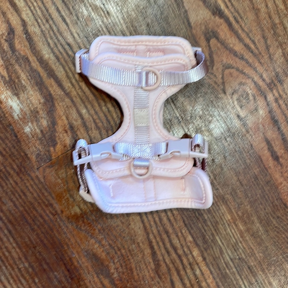 Wild One Blush dog harness x-small. Very good used condition.